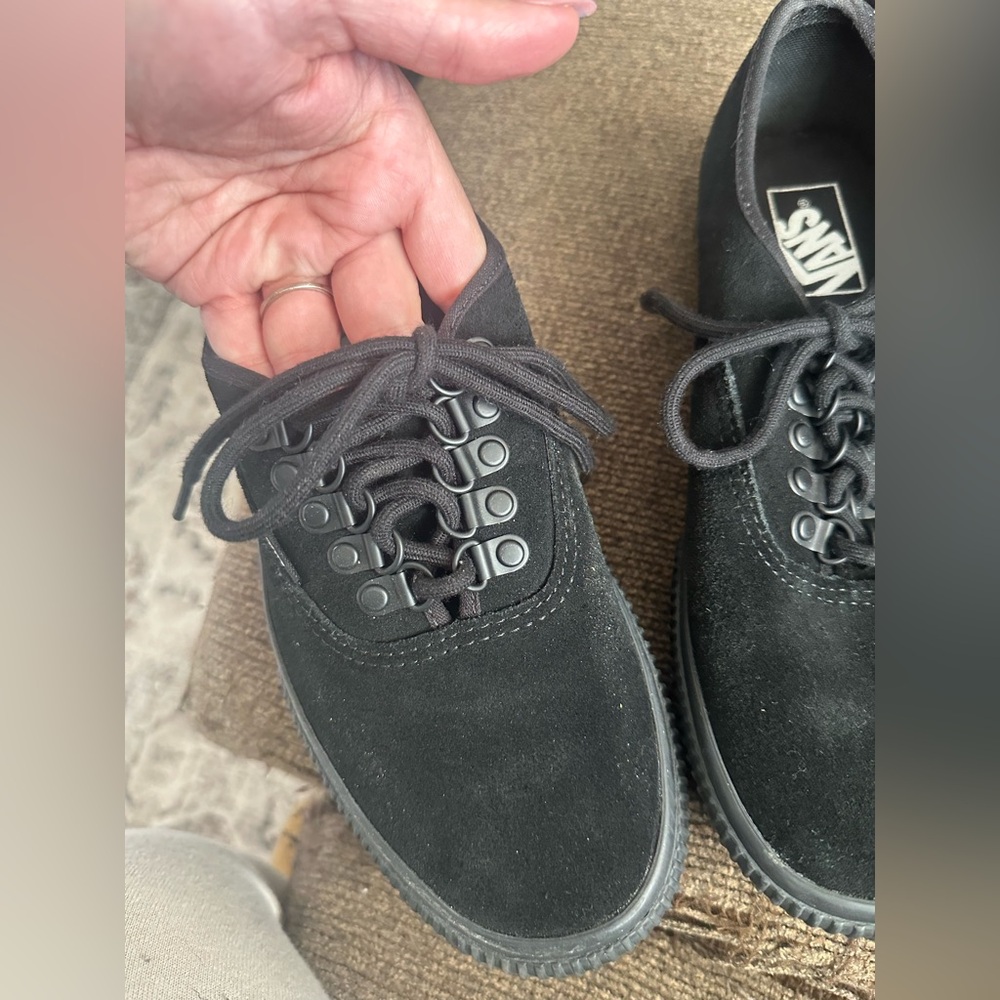 Vans - Picture 2 of 6